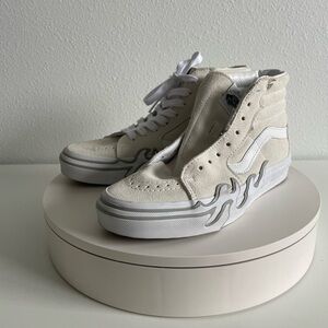 Sk8-Hi Shoe with Gray Flame Accents